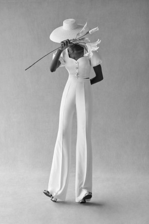 conjunto de novia sencillo de pantalón y top corto blanco con botones joya para boda civil bautizo o comunion