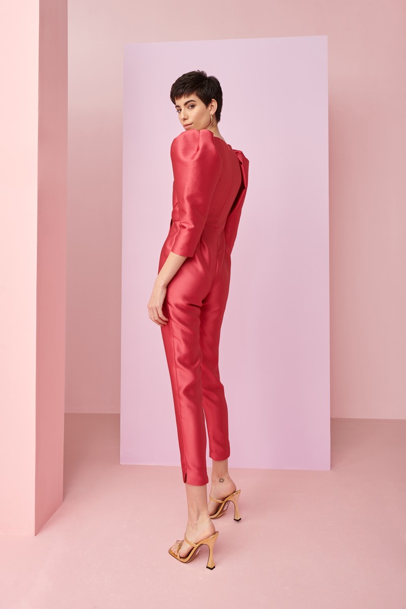 comprar online Mono de jacquard coral con manga jamon, pantalon estrecho  y lazada en cintura para invitadas boda verano, graduacion o comunion