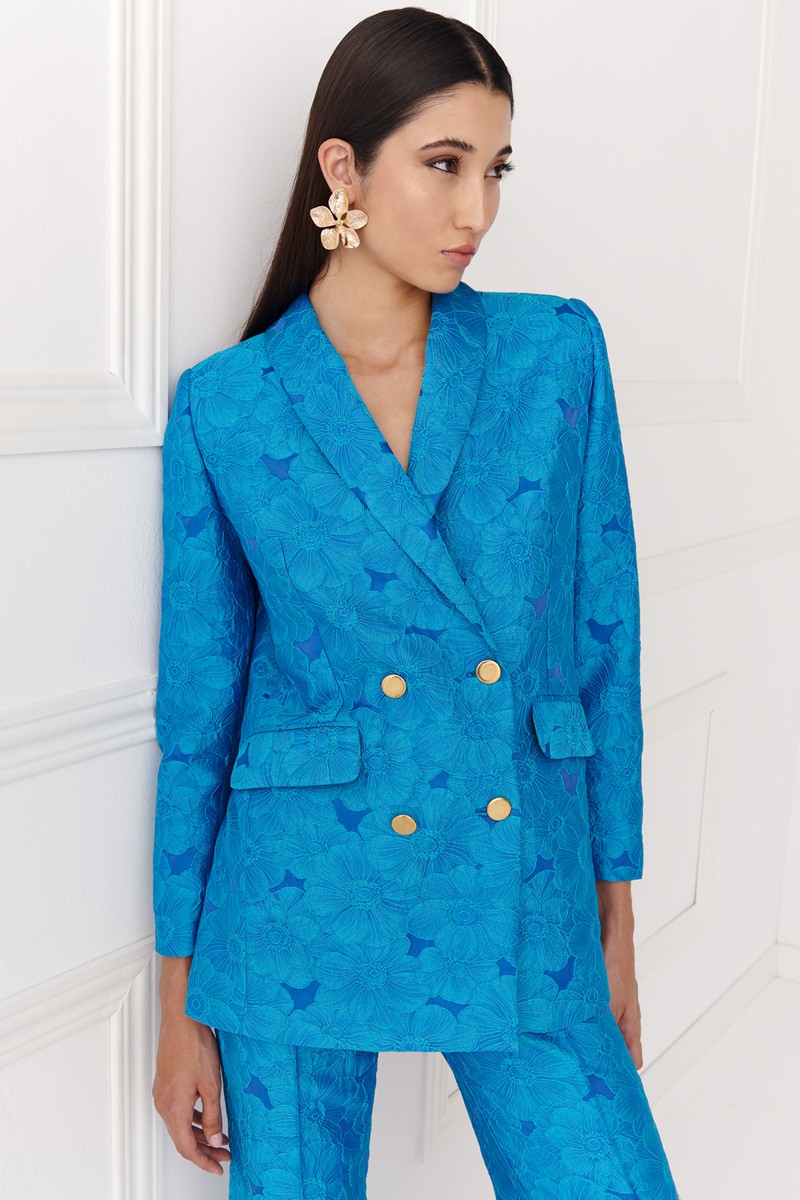 chaqueta confeccionada en jacquard brocado azul de flores en relieve para inivtadas a bodas, fiesta, madrina, evento online