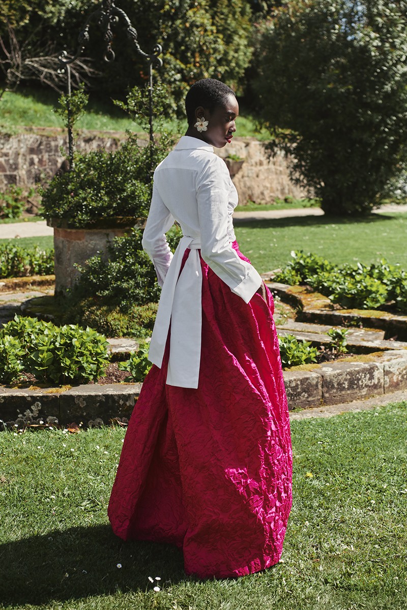 comprar Falda larga confeccionada en un tejido jacquard de excelente calidad en color buganvilla con dibujo floral en relieve para hermana de la novia, invitada boda, madrina