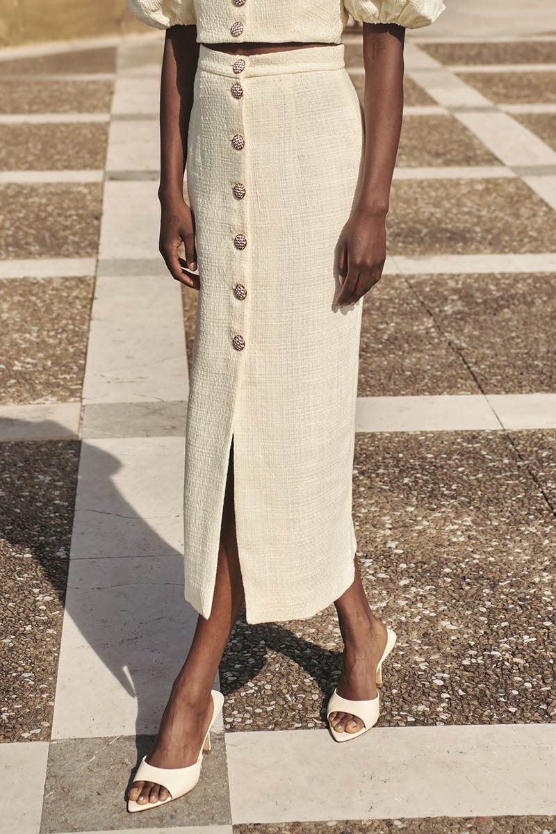 falda con botones joya  en tweed blanco roto para novia civil, boda informal, mama de bautizo o comunion