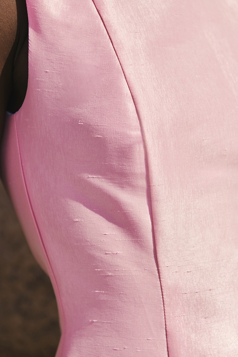 vestido de invitada midi evase mikado rosa con escote a la caja para boda de día, mamá de comunión o bautizo.