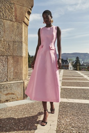vestido midi evase mikado rosa con escote a la caja para boda de día, mamá de comunión o bautizo.